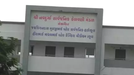 બારડોલી: બારડોલીની જે.એમ. પટેલ સ્કૂલ અને ટ્રસ્ટીને લઘુત્તમ વેતનના નિયમોનું ઉલ્લંઘન કરવા બદલ રૂ. 12,000નો દંડ