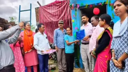 भंडरा: भंडरा में अबुआ आवास योजना के तहत लाभुकों को मिला अपना घर, उप विकास आयुक्त दिलीप प्रताप सिंह ने कराया गृह प्रवेश
