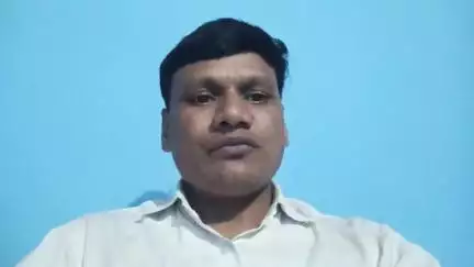 बिजली विभाग के जमुई जिले के महादेव सिमरिया फिटर की है कल लगभग रात में 2:30 बजे हल्की बारिश होने की वजह से लाइन को काटा गया और शाम को 7:25 में लाइन को पुणे गया 17 घंटे के बाद लोगों को लाइन मिला जिससे लोगों को काफी परेशानियों का सामना करना पड