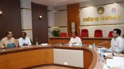 रामानुजगंज: मुख्य समिति कक्ष में कृषि मंत्री राम विचार नेताम ने पीएम जनमन के अंतर्गत सचिवों की बैठक ली