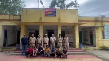 पचपहाड़: भवानीमंडी में पुलिस ने एरिया डोमिनेशन अभियान के तहत 10 वारंटियों को गिरफ्तार, 1 आरोपी अवैध हथियार के साथ पकड़ा गया