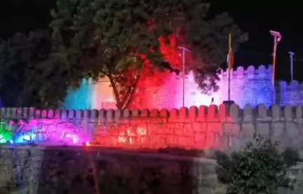 ರಾಯಚೂರು: ಕತ್ತಲಲ್ಲಿ ಐತಿಹಾಸಿಕ ಕೋಟೆಗೆ ಹೇಗೆ ಕಾಣುತ್ತೆ ನೋಡಿ; ಡೆಮೋ ವೀಕ್ಷಿಸಿದ ಜಿಲ್ಲಾಧಿಕಾರಿ