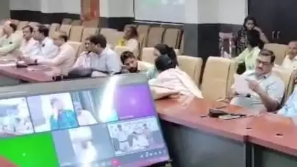 रतलाम: कलेक्टेट सभा कक्ष में जिला स्तरीय जनसुनवाई आयोजित, 73 आवेदनों पर हुई सुनवाई