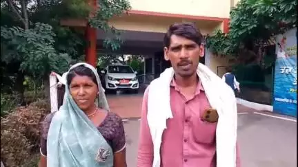 राजगढ़: राजगढ़: तरेना गांव की महिला ने दबंगों द्वारा ज़मीन पर कब्ज़ा करने की शिकायत कलेक्टर से की