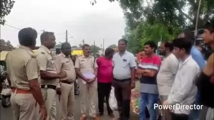 उमरेठ: पुलिस ने नागरिकों को नशा मुक्ति का संदेश दिया, नेहरू चौक और मंगली बाजार में चांदामेटा पुलिस ने किया जनजागरण