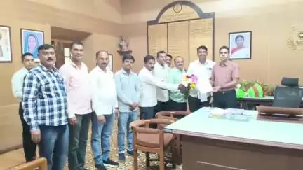 दिंडोरी: जानोरी व नाशिक जिल्ह्यातील फुल उत्पादक शेतकऱ्यांनी दिले जिल्हाधिकारी यांनानाशिक येथे  निवेदन #Jansamasya