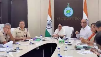 কলকাতা: ডিভিসি'র ইচ্ছেমত জল ছাড়ার ঘটনায় কলকাতায় সাংবাদিক বৈঠকে ব্যাপক ক্ষুব্ধ হলেন মুখ্যমন্ত্রী মমতা বন্দ্যোপাধ্যায়