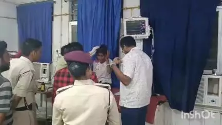 जमुई: जमुई रेलवे स्टेशन पर चलती पैसेंजर ट्रेन से गिरकर बिहार पुलिस की छात्रा को सदर अस्पताल में कराया गया भर्ती