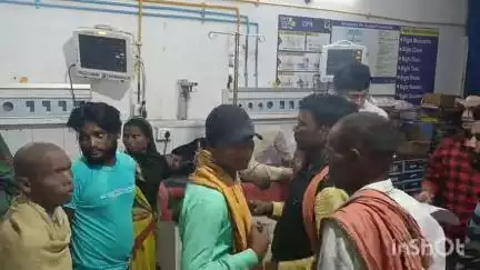 जमुई: नीम नवादा गांव में खेत की जुताई कर रहे ट्रैक्टर चालक को सांप ने डंसा, अस्पताल में कराया भर्ती