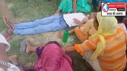 शाहजहाँपुर थाना पुंवाया के ग्राम मुडिंगवा,जमुनियाखानपुर जाने वाले सड़क के किनारे युवक का शव नीव के पेड़ से लटकता मिला