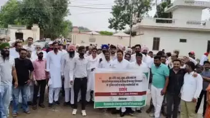 श्रीगंगानगर सांसद कुलदीप इंदौरा ने केसरी सिंहपुर के दौरे पर जन आक्रोश रैली में लिया भाग, चिकित्सालय का किया निरीक्षण