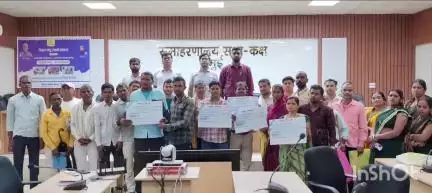 जमुई: समाहरणालय में बिहार लघु उद्यमी योजना के तहत लाभार्थियों के बीच पहली किश्त का हुआ वितरण