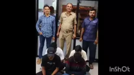 ખંભાળિયા: ખંભાળિયામાં બેઠક રોડ પર જાહેરમાં જુગાર રમતા 32,800 ના મુદ્દા માલ સાથે ચાર જુગારી ઝડપાયા
