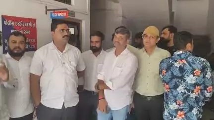 કતારગામમાં 19 વર્ષીય શિક્ષિકાનો આપઘાત,સ્થાનિક અસામાજિક તત્વની પજવણી થી પગલું ભરતા ગુન્હો દાખલ
