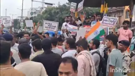 सासाराम: सासाराम पोस्ट ऑफिस चौराहा पर विभिन्न मांगों को लेकर बिहार स्टूडेंट यूनियन द्वारा एकदिवसीय धरनाप्रदर्शन किया गया