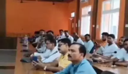 सकलडीहा: धानापुर ब्लॉक परिसर में बिजली की समस्या पर बिजली विभाग ने जनप्रतिनिधियों के साथ बैठक की, 17 से 19 जुलाई तक मेगा कैंप