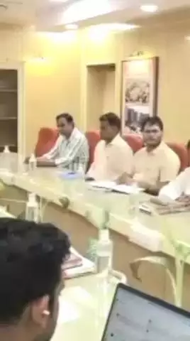 सांगानेर: आवासन आयुक्त डॉ रश्मि शर्मा ने मंडल के सभागार में विभागीय अधिकारियों की वीसी के माध्यम से की समीक्षा बैठक