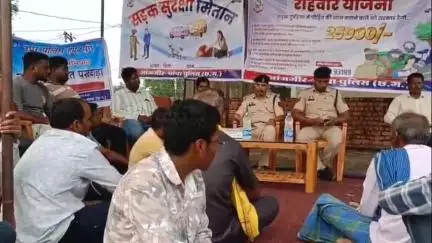 चांपा: सिलादेही गांव में बिर्रा पुलिस ने सड़क सुरक्षा मितान और राहवीर योजना कार्यक्रम का आयोजन किया, लोगों को किया गया जागरूक