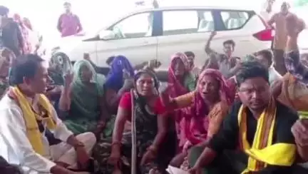 पन्ना: वन विभाग का आदिवासियों पर कहर, झोपड़ियां उजाड़ीं, खेती करने से रोका, पीड़ितों ने DM को सौंपा ज्ञापन