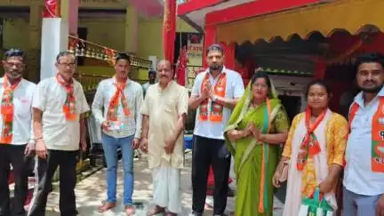 कांडा: त्रिस्तरीय पंचायत चुनाव में प्रचार चरम पर, सिमकुना जिला पंचायत सीट से भाजपा और कांग्रेस के उम्मीदवार भद्रकाली मंदिर पहुंचे