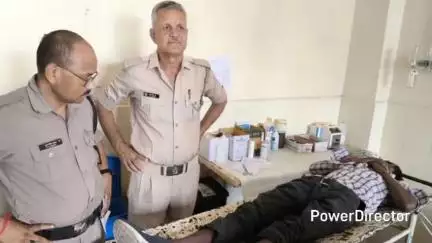 लालकुऑ: रेलवे स्टेशन तिराहे पर अचानक हाईवे पर ई-रिक्शा पलटा, युवक दबा, अस्पताल में भर्ती