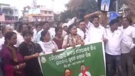 ପୁରୀ ମ୍ୟୁନିସିପାଲଟି: ବିଜୁଯୁବ ଓ ଛାତ୍ର ଜନତା ଦଳ ପକ୍ଷରୁ ଗୁଣ୍ଡିଚା ମନ୍ଦିର ସମ୍ମୁଖରେ ମୁଖ୍ୟମନ୍ତ୍ରୀଙ୍କ କୁଶପୁତ୍ତଳିକା ଦାହ ସହିତ ବିକ୍ଷୋଭ l