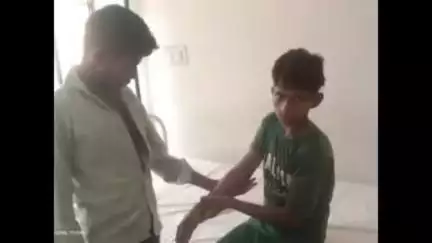 अमेठी: संग्रामपुर में ट्रैक्टर-ट्रॉली से यात्रा के दौरान हादसा, डाल पकड़कर लटकने से 15 वर्षीय किशोर गिरा, हाथ में फ्रैक्चर