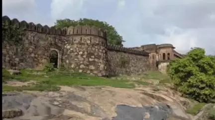 चरखारी: पूर्व सांसद के प्रयास से ऐतिहासिक चरखारी किला पर्यटकों के लिए खोलने में मिली बड़ी सफलता