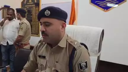 बेगूसराय: बेगूसराय के रिफाइनरी थाना क्षेत्र के हरपुर में भारी मात्रा में शराब बरामद, एसपी मनीष कुमार ने दी जानकारी