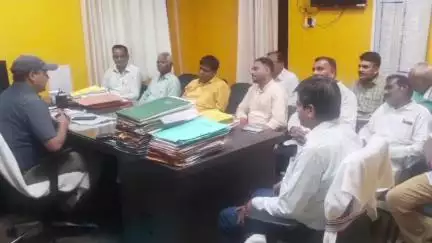 औरंगाबाद: विशेष गहन पुनरीक्षण को लेकर समाहरणालय स्थित कार्यालयों में ERO ने राजनीतिक दलों के प्रतिनिधियों के साथ बैठक की