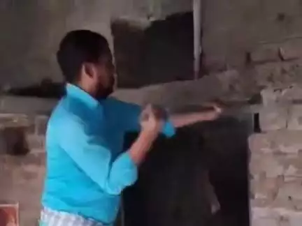 शेखपुरा: बिहटा गांव: हत्या के पुराने मामले में फरार दो आरोपित भाइयों के घर पर कुर्की जब्ती