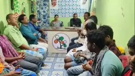 পিংলা: ২১ শে জুলাইয়ের সমর্থনে নেতৃত্বদের নিয়ে নয়ায় মিটিং যুব তৃণমূলের জেলা নেতৃত্ব মানিক খানের