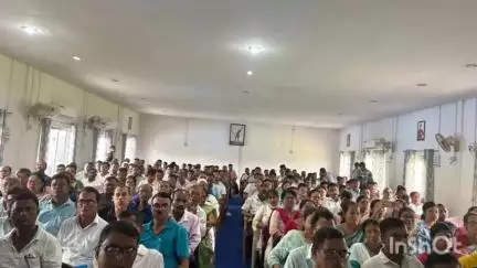 দেৰগাঁও: দেৰগাঁৱত দেৰগাওঁ বিধানসভা সমষ্টিৰ অধীনত বুথ পৰ্যায়ৰ বিষয়া-পৰিদৰ্শকৰে মত-বিনিময় জিলা আয়ুক্ত পুলক মহন্তৰ