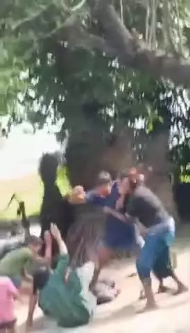 तिर्वा: ठठिया के लुंजीपुर गांव में मामूली विवाद में दो पक्षों के बीच मारपीट, बाल पकड़कर घसीटा, वीडियो हुआ वायरल