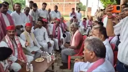 सैदपुर: 71 भेड़ें कट जाने के बाद युवक को आर्थिक सहायता देने मैनपुर पहुँचे सपा प्रदेश अध्यक्ष, भाजपा सरकार पर किया हमला