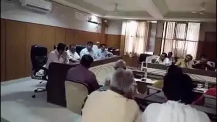 सोहागपुर: नगर पालिका परिषद शहडोल के सभागार में सीएमओ की उपस्थिति में बैठक आयोजित हुई