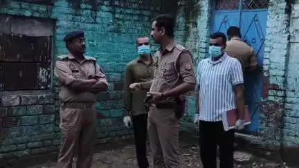 इटावा: बसरेहर इलाके में जामुन का लालच देकर 6 साल की बच्ची को ले जाकर पड़ोसी ने किया दुष्कर्म, पुलिस ने मुकदमा दर्ज किया