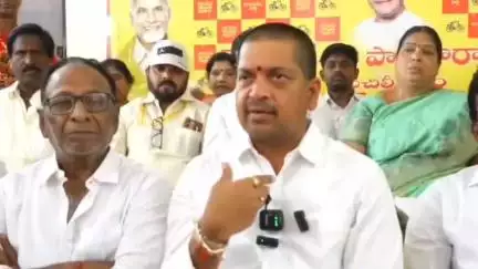 నా కుటుంబం గురించి మాట్లాడితే వైసిపి మాజీ మంత్రి పేర్ని నానీ నాలుక చీరుతా అని హెచ్చరించిన మంత్రి కొల్లు రవీంద్ర