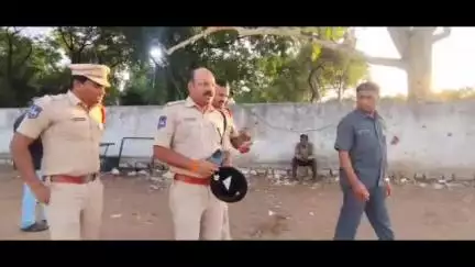 నిజామాబాద్ సౌత్: నగరంలో కమ్యూనిటీ కాంట్రాక్టు నిర్వహించిన ఏసిపి రాజా వెంకటరెడ్డి, 62 ద్విచక్ర వాహనాలు, 13 ఆటోలు సీజ్