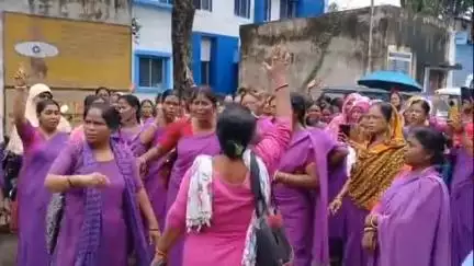 কালনা ১: দুই আশা কর্মীকে শোকজ, আটঘরিয়া ব্লক প্রাথমিক স্বাস্থ্য কেন্দ্রে BMOH এর বিরুদ্ধে বিক্ষোভ আশা কর্মীদের, ঘটনাস্থলে পুলিশ