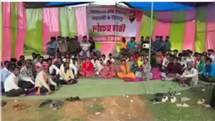 बैकुंठपुर: कोरिया जिले के सोनहत में भाजपा नेता को गाली-गलौज पर भाजपा कार्यकर्ताओं एवं ग्रामीणों ने किया धरना प्रदर्शन