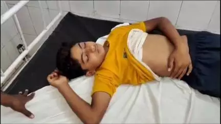 इटावा: फ्रेंड्स कालोनी इलाके में परिवार के 3 लोगों को मारपीट कर घायल किया, पीड़ित का पुलिस ने कराया मेडिकल, भाई पर लगा आरोप