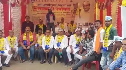 अकोला: आप'चं मनपा समोर आमरण उपोषण सुरू; मनपाच्या निष्क्रियतेविरोधात लढा तीव्र,प्रदेश उपाध्यक्षांनी दिली भेट