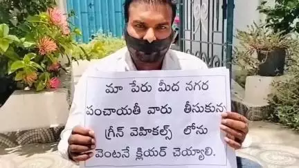 ఉండి: ఆకివీడు నగర పంచాయతీ కార్యాలయం ఎదుట నేలపై బైఠాయించి ఒక వ్యక్తి నిరసన, సబ్సిడీ పేరుతో తీసుకున్న సొమ్ము ఇప్పించాలని డిమాండ్