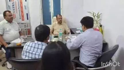 नौहट्टा: नवहट्टा प्रखंड पहुंचे ज़िला अधिकारी, मतदाता पुनरीक्षण अभियान का लिया जायजा, अधिकारियों को दिए निर्देश