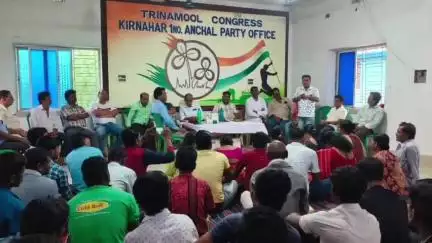নানুর: দলীয় অন্দরে গুরুত্বপূর্ণ বিষয় নিয়ে কীর্ণাহার ১নং অঞ্চল তৃণমূল কংগ্রেস কার্যালয়ে কর্মীসভার আয়োজন