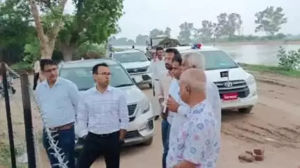 टिब्बी: जिला कलेक्टर ने घग्घर क्षेत्र के जीरो हेड का निरीक्षण किया, पीरकामड़िया में प्रशासकों से की चर्चा