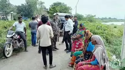 घाटशिला: गालूडीह थाना क्षेत्र के विहरीगोडा में पुलिस बल की मौजूदगी में विवादित जमीन का सीमांकन कराया गया