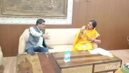 तोकापाल: चित्रकोट विधायक विनायक गोयल ने महिला बाल विकास मंत्री लक्ष्मी राजवाड़े से की भेंट