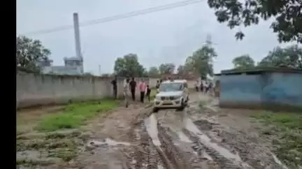 देवसर: देवसर विधायक के विकास के दावों की पोल खोल रहा कर्सुआ लाल पंचायत की बादल सड़कें जनता में दिखा आक्रोश। #Jan samasya